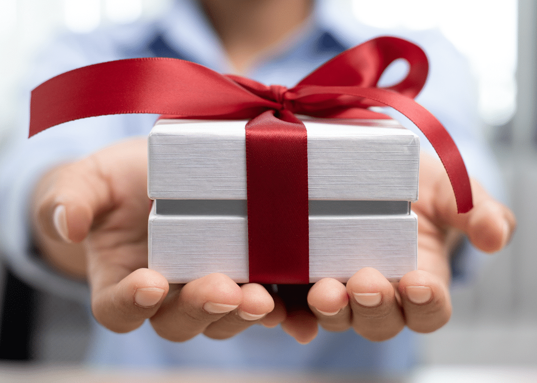 מתנה דפיברילטור תיק עזרה ראשונה