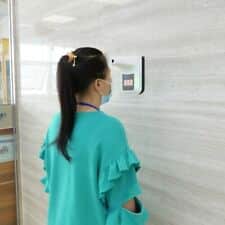 מדחום דיגיטלי קיר