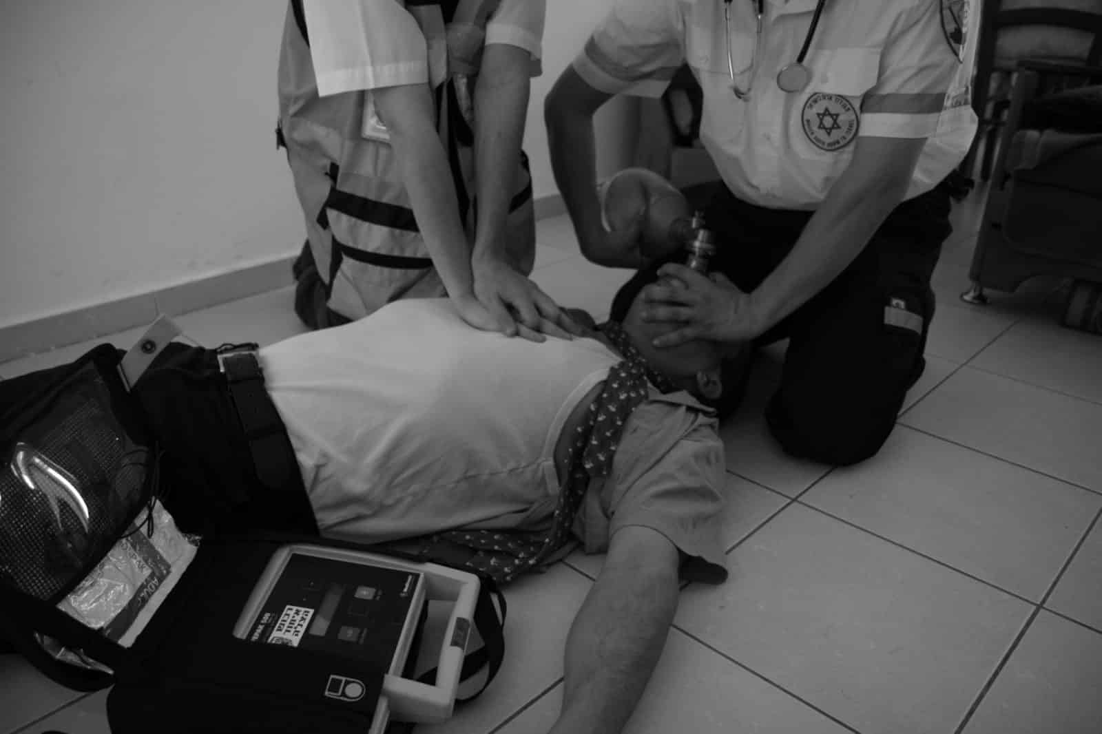 החייאת מבוגר עם דפי