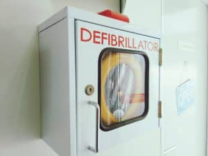 דפיברילטור בבניין מגורים